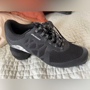 Specialized spin shoes. Only used twice. Black wand white in color